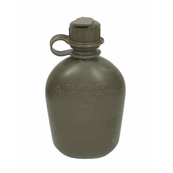 1 QT canteen kidney-shaped consisting of a body, strap and cap
